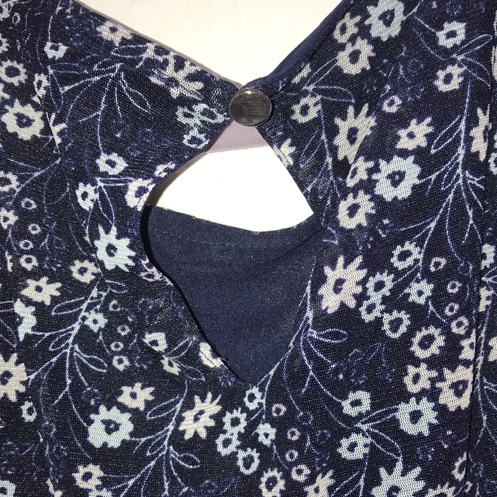 Cupio Cold Shoulder Women’s Medium Navy Floral Top Short Bell Sleeves - Picture 4 of 6